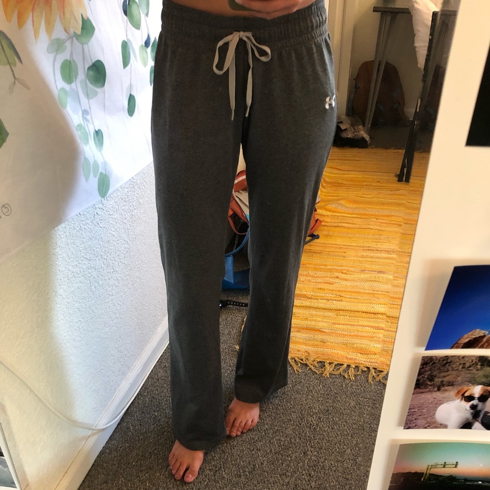 UA gray sweatpants
